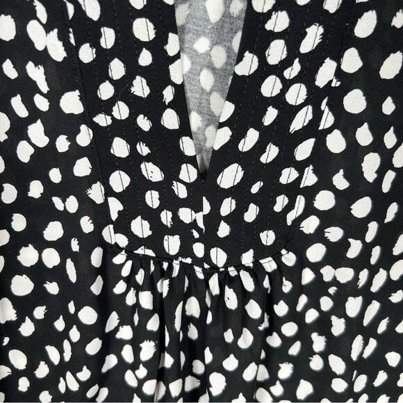 LOFT Split Neck Career Splash Dot Sleeveless Relaxed Black White Top M - Picture 8 of 9